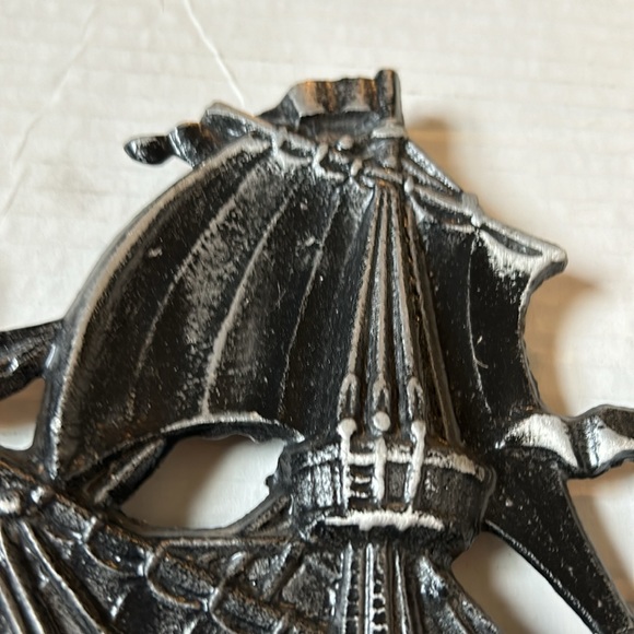 Vintage Pirate Ship Stamped Made in Japan 1148 Metal Beautiful Wall Decor - Picture 8 of 11